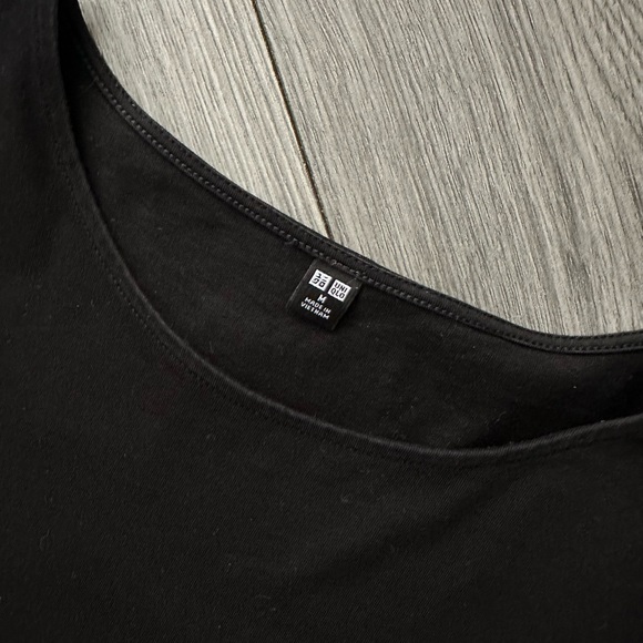 Uniqlo Black Cropped T-Shirt (US M) - Picture 2 of 2